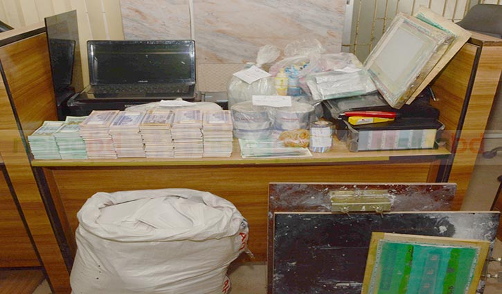 Three held with fake currency