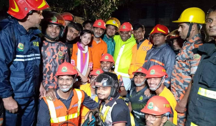 বুলবুলে আক্রান্তদের সহায়তা ও উদ্ধারে ববি শিক্ষার্থীরা বুলবুলে আক্রান্তদের সহায়তা ও উদ্ধারে ববি শিক্ষার্থীরা