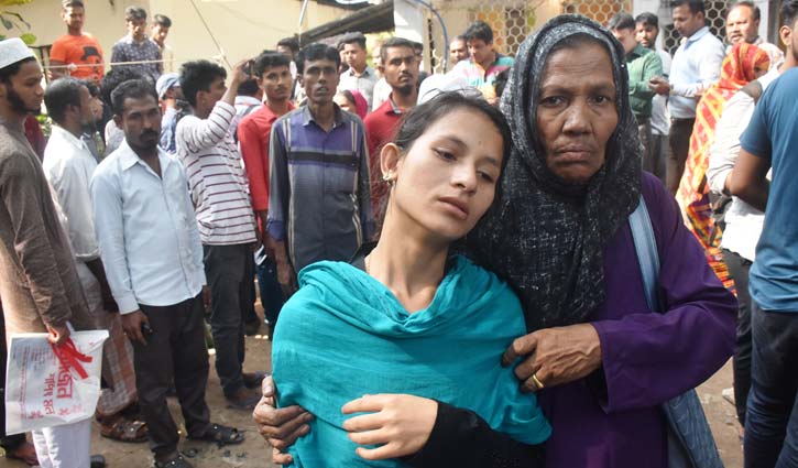 বিস্ফোরণে নিহতদের পরিবারের পাশে দাঁড়ানোর আহ্বান বিস্ফোরণে নিহতদের পরিবারের পাশে দাঁড়ানোর আহ্বান