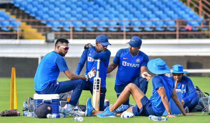 মহারণের আগে নিজেদের আড়ালে রাখলেন ভারতীয় ক্রিকেটাররা মহারণের আগে নিজেদের আড়ালে রাখলেন ভারতীয় ক্রিকেটাররা