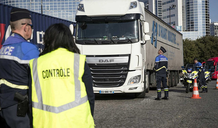 31 Pakistani migrants found in lorry in France
