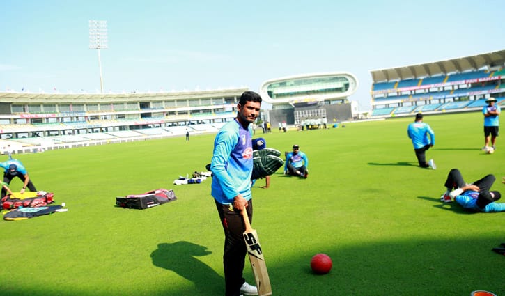 স্থায়ী অধিনায়কত্ব নিয়ে কী ভাবছেন মাহমুদউল্লাহ? স্থায়ী অধিনায়কত্ব নিয়ে কী ভাবছেন মাহমুদউল্লাহ?
