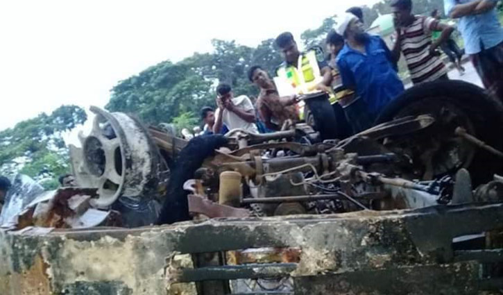 3 killed in microbus cylinder blast