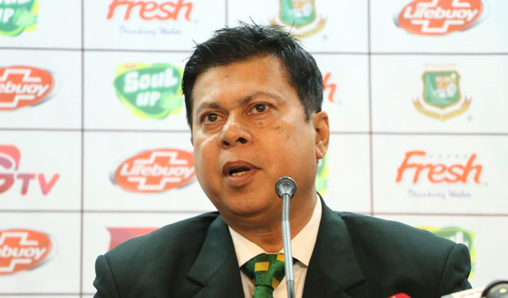 ‘কারও জন্য কেউ অপেক্ষা করে না’ ‘কারও জন্য কেউ অপেক্ষা করে না’