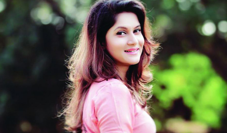 আওয়াজ তুলতে বললেন মিথিলা আওয়াজ তুলতে বললেন মিথিলা