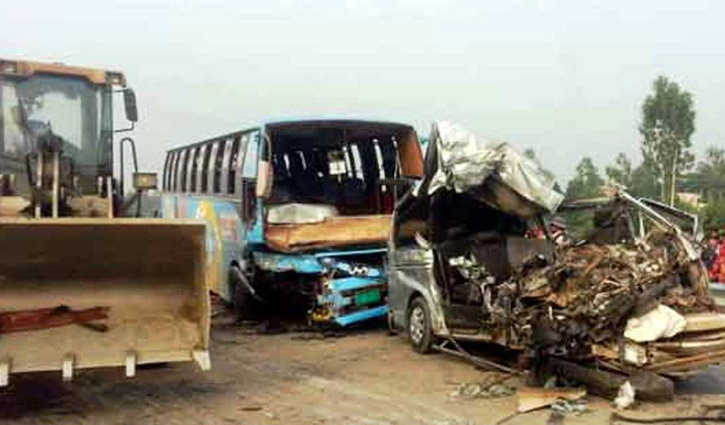 Fatal road mishap kills 9 in Munshiganj