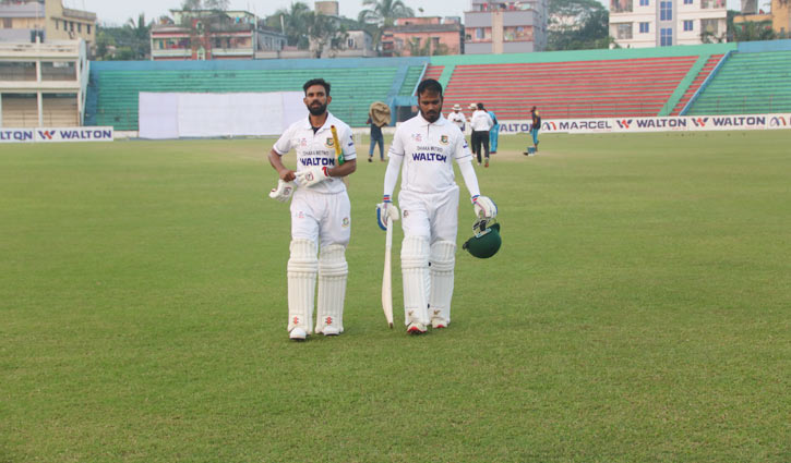 তৃতীয় দিনের খেলা শুরু তৃতীয় দিনের খেলা শুরু