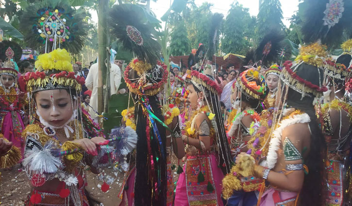 পুণ্যস্নানে পুণ্যের খোঁজে মণিপুরিরা পুণ্যস্নানে পুণ্যের খোঁজে মণিপুরিরা 