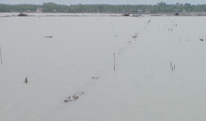 বুলবুলে মৎস্য ঘেরে সাড়ে ১০ কোটি টাকার ক্ষতি বুলবুলে মৎস্য ঘেরে সাড়ে ১০ কোটি টাকার ক্ষতি