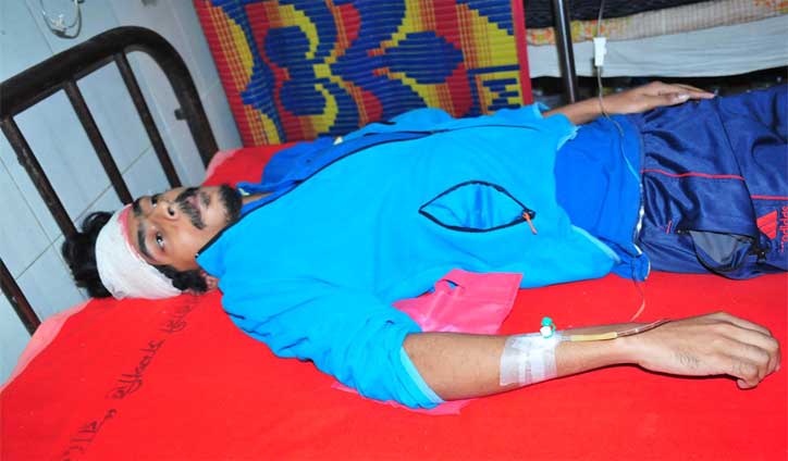 ছিনতাইকারীর ছুরিকাঘাতে রুয়েট ছাত্র আহত ছিনতাইকারীর ছুরিকাঘাতে রুয়েট ছাত্র আহত