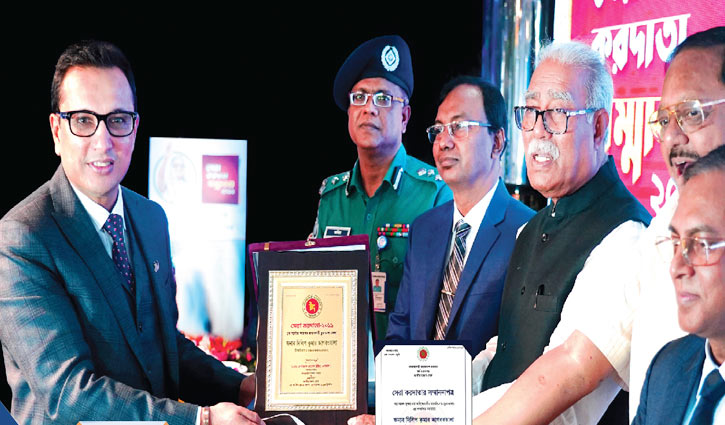 সর্বোচ্চ করদাতার পুরস্কার পেলেন দিলীপ কুমার সর্বোচ্চ করদাতার পুরস্কার পেলেন দিলীপ কুমার