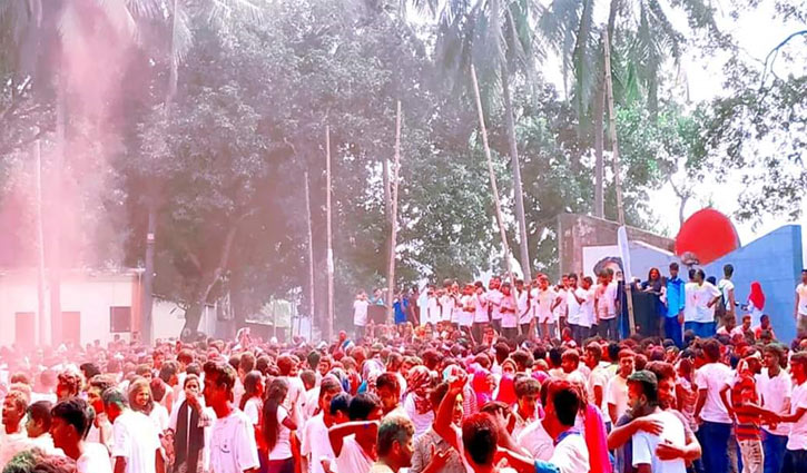 বৃত্ত-১২ রাঙিয়ে দিচ্ছে ক্যাম্পাস বৃত্ত-১২ রাঙিয়ে দিচ্ছে ক্যাম্পাস