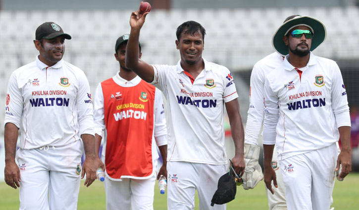 রুবেলের ৭ উইকেটের পর অমিত-তুষারের ফিফটি রুবেলের ৭ উইকেটের পর অমিত-তুষারের ফিফটি