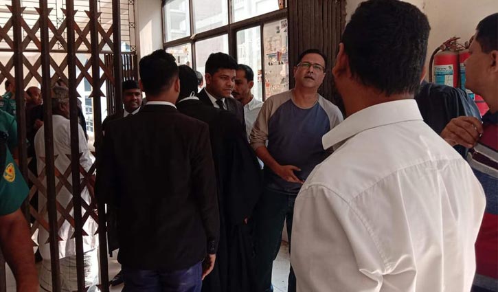 মাথার সমস্যার কারণে মদ পান করতে হয় : আসিফ মাথার সমস্যার কারণে মদ পান করতে হয় : আসিফ