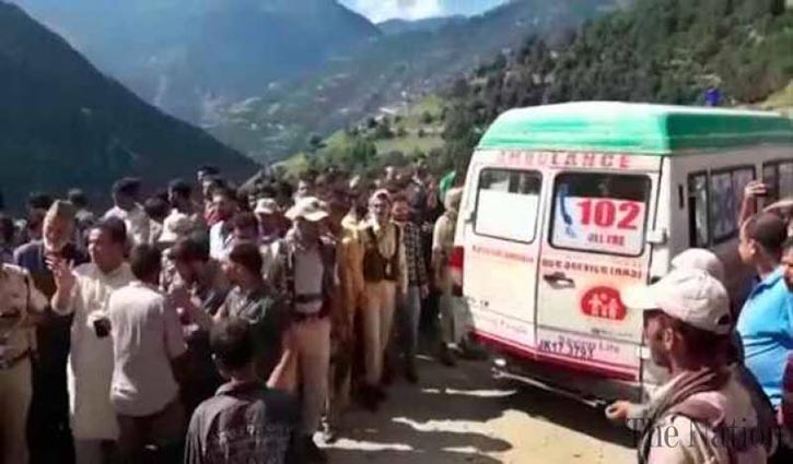 Bus plunges into gorge, leaving 16 dead in Kashmir