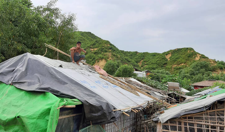 সাইক্লোন শেল্টার না থাকায় আতঙ্কে রোহিঙ্গারা সাইক্লোন শেল্টার না থাকায় আতঙ্কে রোহিঙ্গারা