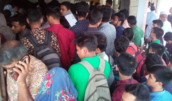 বিশৃঙ্খলায় সম্পন্ন কুবির ‘এ’ ইউনিটের পরীক্ষা বিশৃঙ্খলায় সম্পন্ন কুবির ‘এ’ ইউনিটের পরীক্ষা