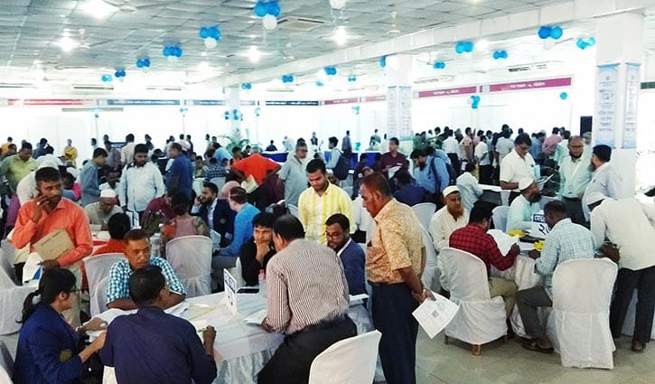 উদ্বোধনের শুরু থেকেই জমজমাট আয়কর মেলা উদ্বোধনের শুরু থেকেই জমজমাট আয়কর মেলা