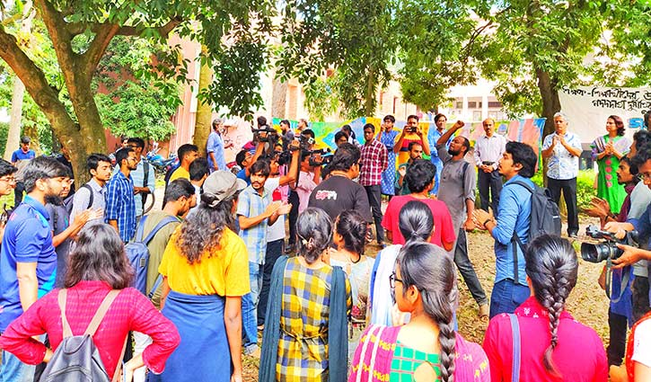 জাবি উপাচার্য অপসারণ দাবিতে আবারো বিক্ষোভ জাবি উপাচার্য অপসারণ দাবিতে আবারো বিক্ষোভ