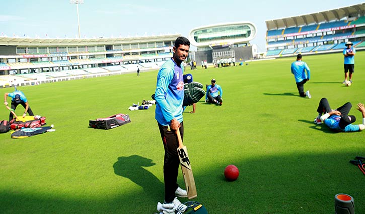 দারুণ মাইলফলকের সামনে মাহমুদউল্লাহ