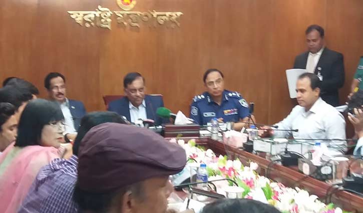 মুক্তিযুদ্ধে বিতর্কিতরা বিজয় দিবসের অনুষ্ঠানে থাকতে পারবে না মুক্তিযুদ্ধে বিতর্কিতরা বিজয় দিবসের অনুষ্ঠানে থাকতে পারবে না