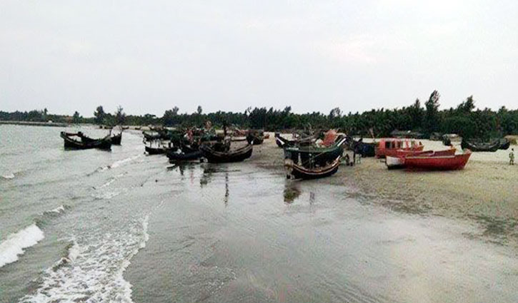 ঘূর্ণিঝড় বুলবুল: নৌ চলাচল বন্ধ ঘোষণা ঘূর্ণিঝড় বুলবুল: নৌ চলাচল বন্ধ ঘোষণা