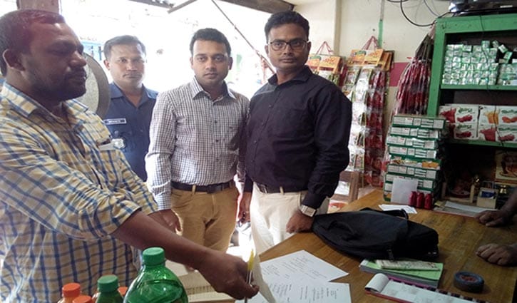 চার ব্যবসায়ীকে জরিমানা চার ব্যবসায়ীকে জরিমানা