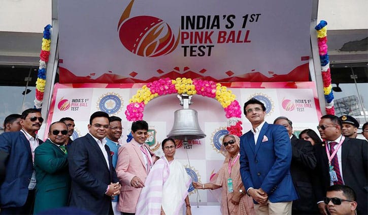 ঘণ্টা বাজিয়ে কলকাতা টেস্ট উদ্বোধন করলেন প্রধানমন্ত্রী ঘণ্টা বাজিয়ে কলকাতা টেস্ট উদ্বোধন করলেন প্রধানমন্ত্রী