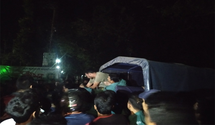 রাবি শিক্ষার্থীকে মারধর, কনস্টেবল প্রত্যাহার রাবি শিক্ষার্থীকে মারধর, কনস্টেবল প্রত্যাহার