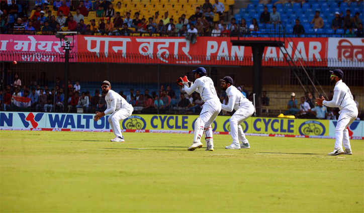 বিপর্যয়ের পেছনে সাংবাদিকদের দায় দেখছেন মুমিনুল বিপর্যয়ের পেছনে সাংবাদিকদের দায় দেখছেন মুমিনুল