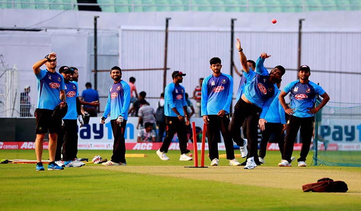  Umesh leads the way as quicks run riot