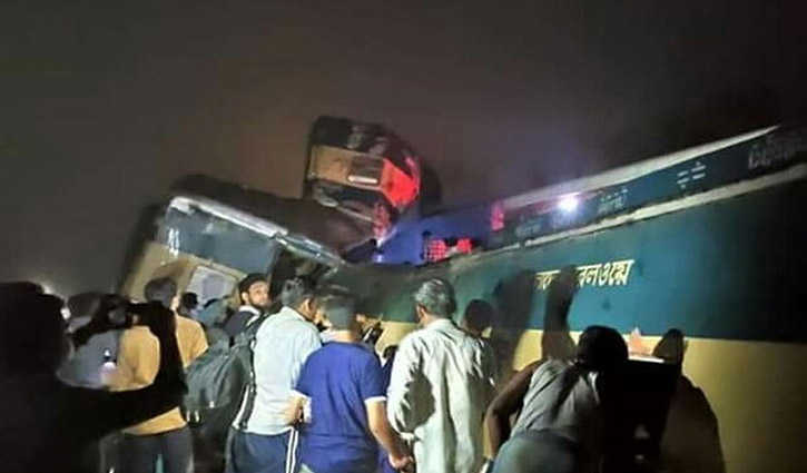 ব্রাহ্মণবাড়িয়ায় ২ ট্রেনের সংঘর্ষে নিহত ১৬ ব্রাহ্মণবাড়িয়ায় ২ ট্রেনের সংঘর্ষে নিহত ১৬