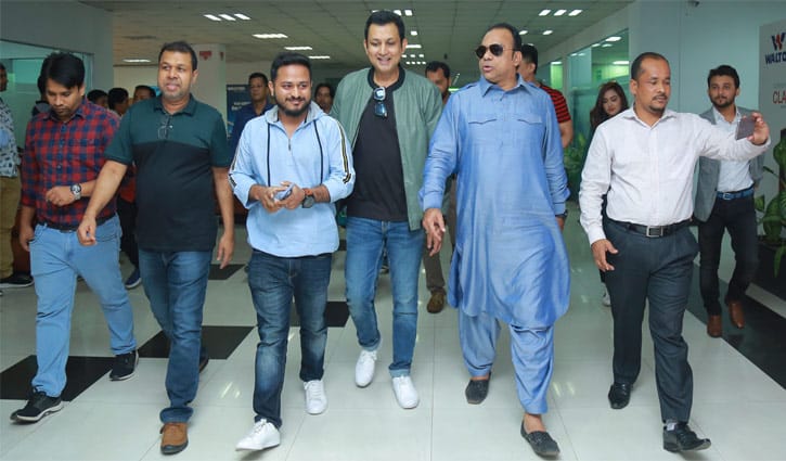 ওয়ালটন ফ্রিজের সিইওর আমন্ত্রণে তারকাদের কারখানা পরিদর্শন ওয়ালটন ফ্রিজের সিইওর আমন্ত্রণে তারকাদের কারখানা পরিদর্শন