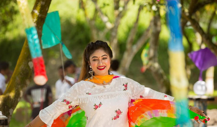 মার্সেলের বিজ্ঞাপনে আঁচল