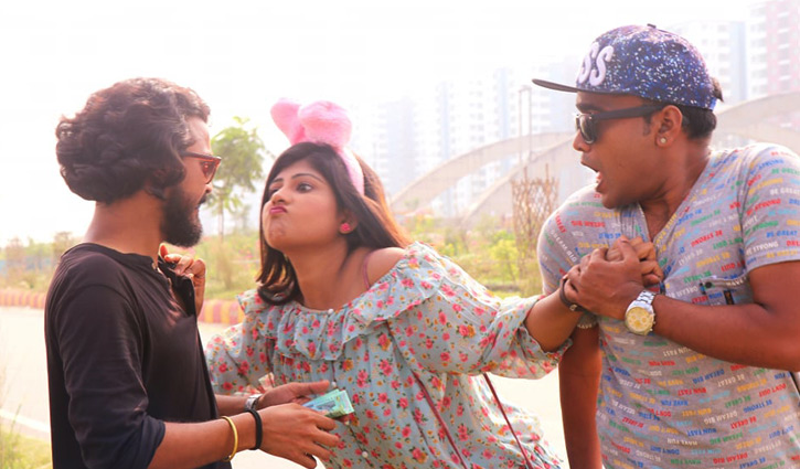 ‘যতই মন খারাপ থাকুক হাসতেই হবে’ ‘যতই মন খারাপ থাকুক হাসতেই হবে’