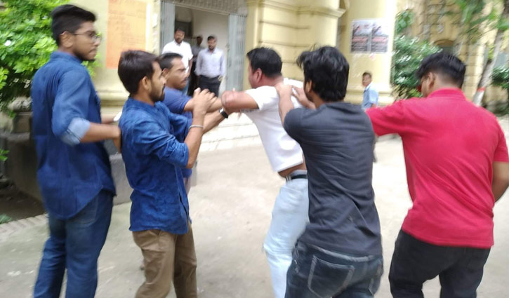 আবরার হত্যার প্রতিবাদে ছাত্রদলের মিছিল, হামলায় আহত ১০ আবরার হত্যার প্রতিবাদে ছাত্রদলের মিছিল, হামলায় আহত ১০