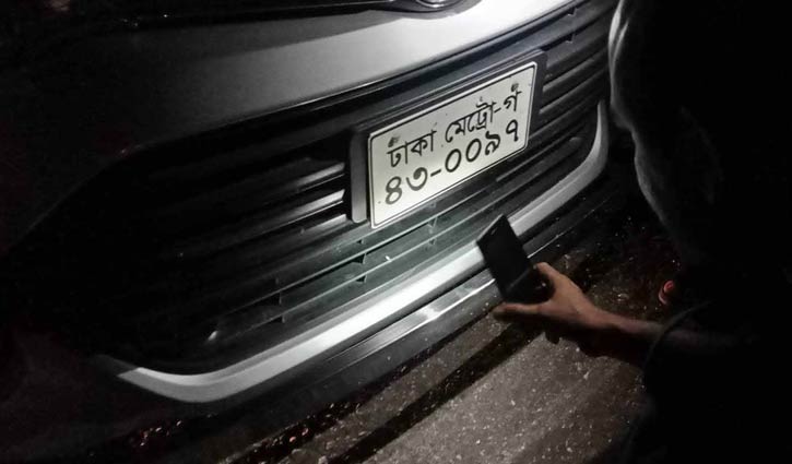 যুবলীগ নেতার গাড়ি লক্ষ্য করে বোমা নিক্ষেপ যুবলীগ নেতার গাড়ি লক্ষ্য করে বোমা নিক্ষেপ