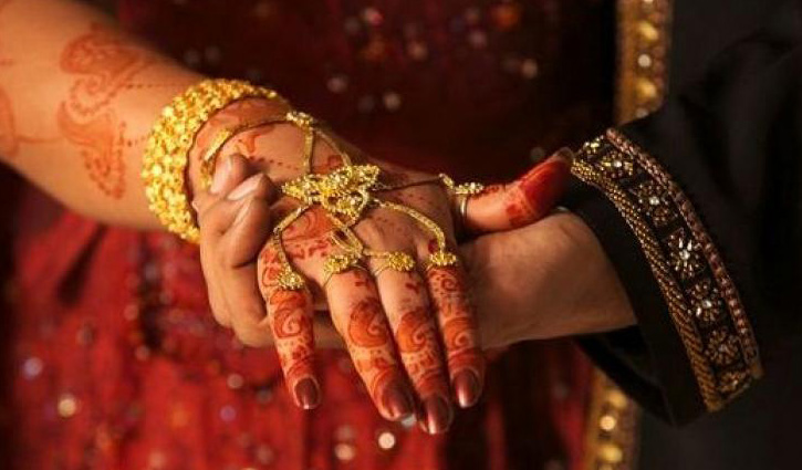 টয়লেটের সামনে সেলফি তুললেই মিলবে টাকা টয়লেটের সামনে সেলফি তুললেই মিলবে টাকা
