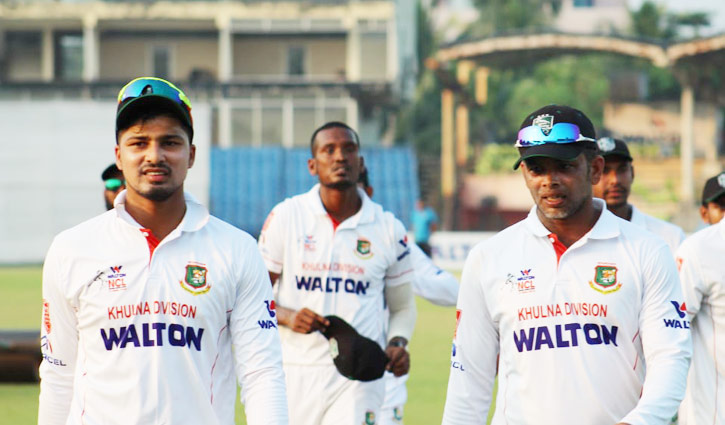 আল-আমিন-রাজ্জাকের নৈপুণ্যে জয়ের দ্বারপ্রান্তে খুলনা আল-আমিন-রাজ্জাকের নৈপুণ্যে জয়ের দ্বারপ্রান্তে খুলনা