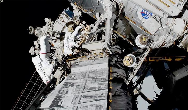 Nasa astronauts complete first all-women spacewalk