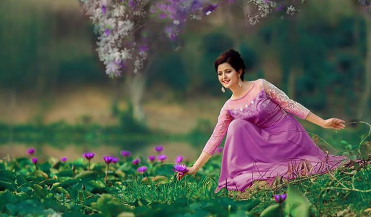 সাদা-বেগুনি রঙে পরীমনির জন্মদিন