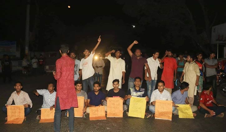রাবি ছাত্রের মাথা ফাটিয়ে দিল দুর্বৃত্তরা রাবি ছাত্রের মাথা ফাটিয়ে দিল দুর্বৃত্তরা