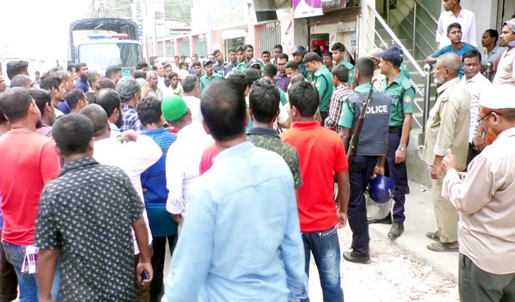 রংপুর নগরীর ফুটপাত দখলমুক্ত করতে অভিযান রংপুর নগরীর ফুটপাত দখলমুক্ত করতে অভিযান