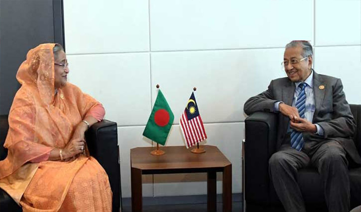 Hasina holds bilateral meeting with Malaysian PM Mahathir