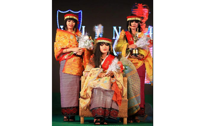 সুচনার মাথায় মীতৈ চনু মুকুট