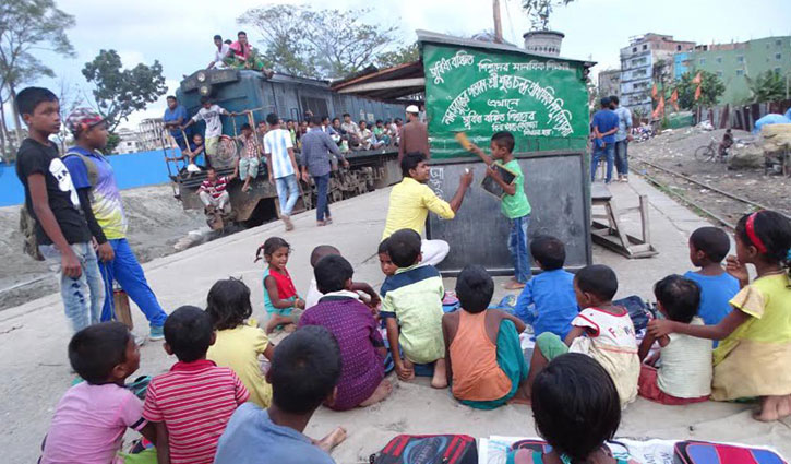 ‘তোমরা কী চাও- মা নাকি আর্থিক স্বচ্ছলতা?’ ‘তোমরা কী চাও- মা নাকি আর্থিক স্বচ্ছলতা?’