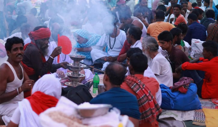 ‘ভবে মানুষ গুরু নিষ্ঠা যার’ ‘ভবে মানুষ গুরু নিষ্ঠা যার’
