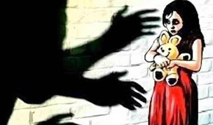 স্বামীর বিরুদ্ধে মেয়েকে ধর্ষণের মামলা স্বামীর বিরুদ্ধে মেয়েকে ধর্ষণের মামলা