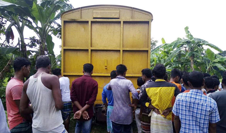 সাড়ে ৬ ঘণ্টা পর রেল যোগাযোগ স্বাভাবিক সাড়ে ৬ ঘণ্টা পর রেল যোগাযোগ স্বাভাবিক
