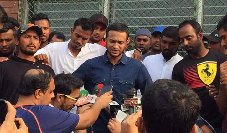Bangladeshi cricketers go on strike